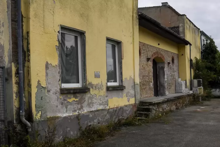 Diese alte Immobilie soll abgerissen werden, damit dort eine Pflegeeinrichtung gebaut werden kann.