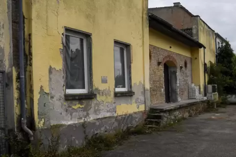 Diese alte Immobilie soll abgerissen werden, damit dort eine Pflegeeinrichtung gebaut werden kann.