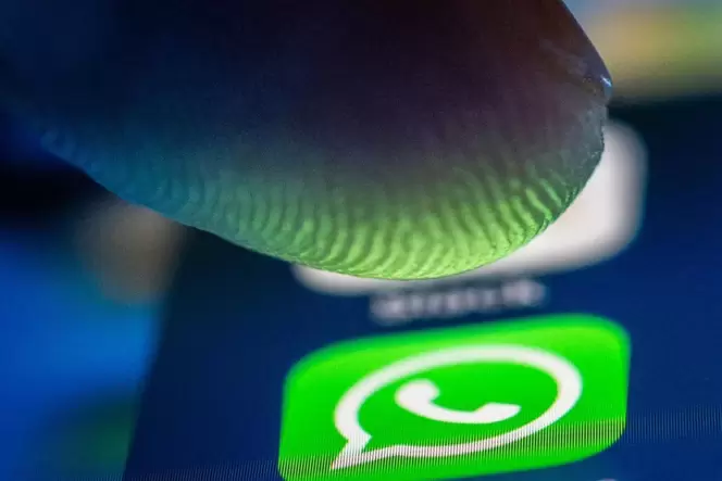Drohungen über Whatsapp, auch wenn sie nicht umgesetzt werden, sind strafbar, klärte die Richterin den 19-Jährigen auf.