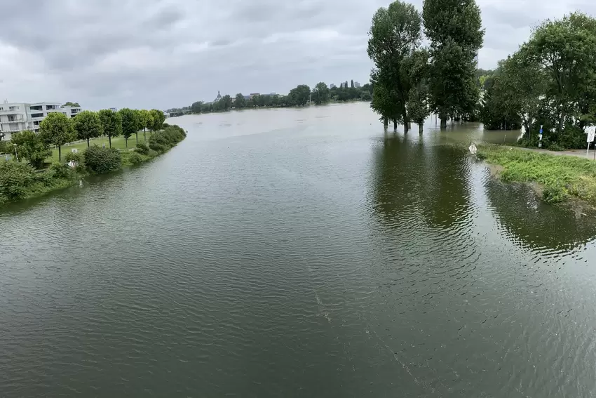 »So hoch habe ich den Rhein noch nie gesehen«, sagt ein Ludwigshafener.