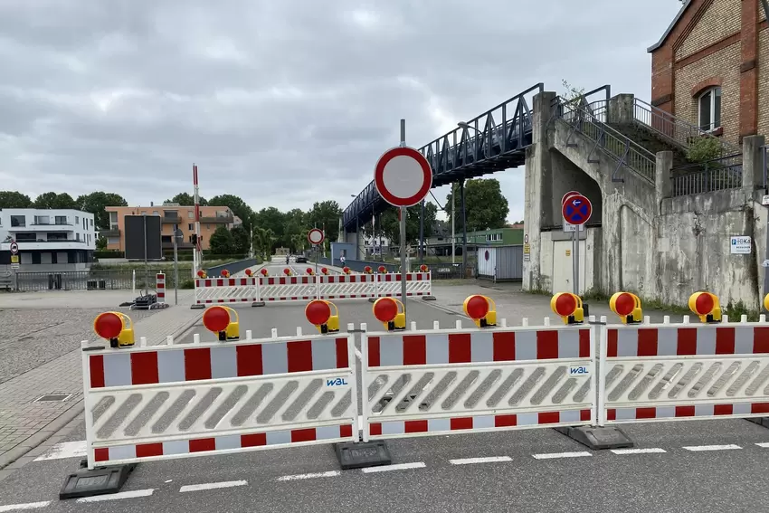Aus Sicherheitsgründen abgesperrt: die Drehbrücke.