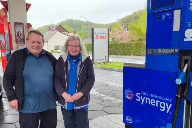 Jahrzehnte war die Tankstelle an der Kaiserstraße ihr Leben: Jetzt ziehen Cornelia und Werner Dürr einen Schlussstrich.