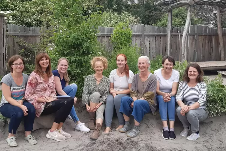 Das Sterntaler-Team: Susanne Eicher (Dritte von rechts) inmitten ihrer Kolleginnen (von links) Maike Boos, Angela Pertler, Sandr