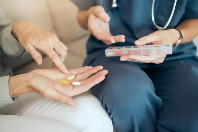 Demenzpatienten, die ein Antipsychotikum einnehmen, haben mitunter ein erhöhtes Risiko für unterschiedlichste Krankheiten. Demenzpatienten, die ein Antipsychotikum einnehmen, haben mitunter ein erhöhtes Risiko für unterschiedlichste Krankheiten.