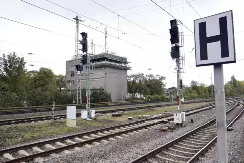 Der Personalmangel im Stellwerk Ludwigshafen bleibt auch nach der Reparatur der Signaltechnik auf der Strecke nach Schifferstadt