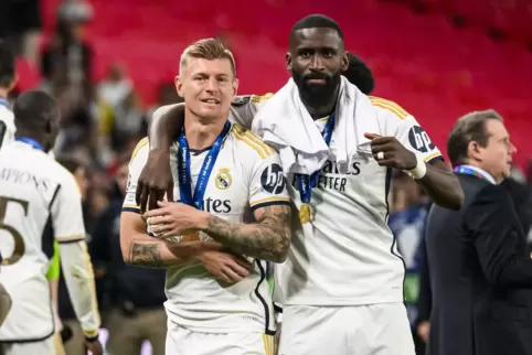 Sind jetzt in Herzogenaurach bei der deutschen Nationalmannschaft: Toni Kroos (links) und Antonio Rüdiger. 