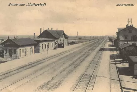 Der frühere Mutterstadter Hauptbahnhof auf einer alten Aufnahme aus dem Jahr 1912. 
