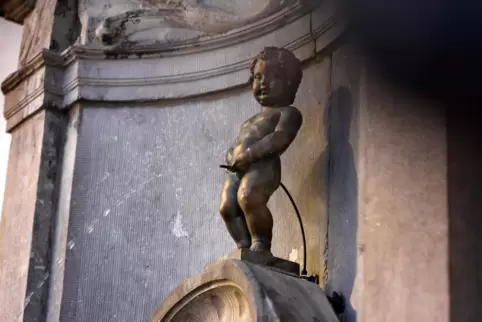 Öffentliches Urinieren: Beim Manneken Pis in Brüssel mag das in Ordnung gehen, für erwachsene Männer geziemt es sich nicht – ins