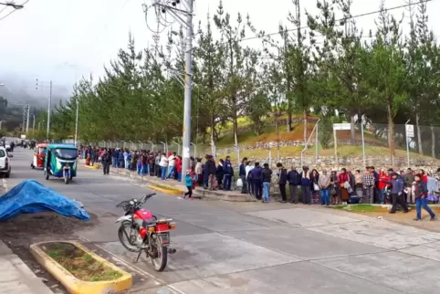 Patientenschlage vor dem Spital: Diospi Suyana ist das größte private deutsche Projekt in Peru. Patientenschlage vor dem Spital: Diospi Suyana ist das größte private deutsche Projekt in Peru.