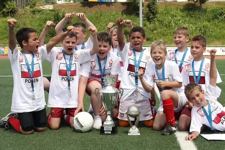 Im Jahr 2012 bejubelten die Sch&uuml;ler der Grundschule Thaleischweiler-Fr&ouml;schen als Polen den &bdquo;EM-Titel&ldquo;. Beim letzten Turnier 2016