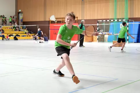 Lokalmatador: Louis Stemski aus Waldsee beim Jugendturnier in der Rheinauenhalle.