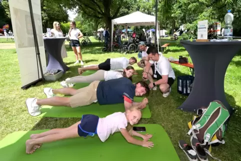 Domgarten, PRAVO- Aktionstag, am Stand der Gesundheitswerkstatt, konnten die Besucher bei der Blank Challenge ihre Fitness teste