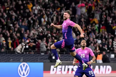Niclas Füllkrug jubelt nach seinem Treffer im Testspiel im März gegen die Niederlande. 