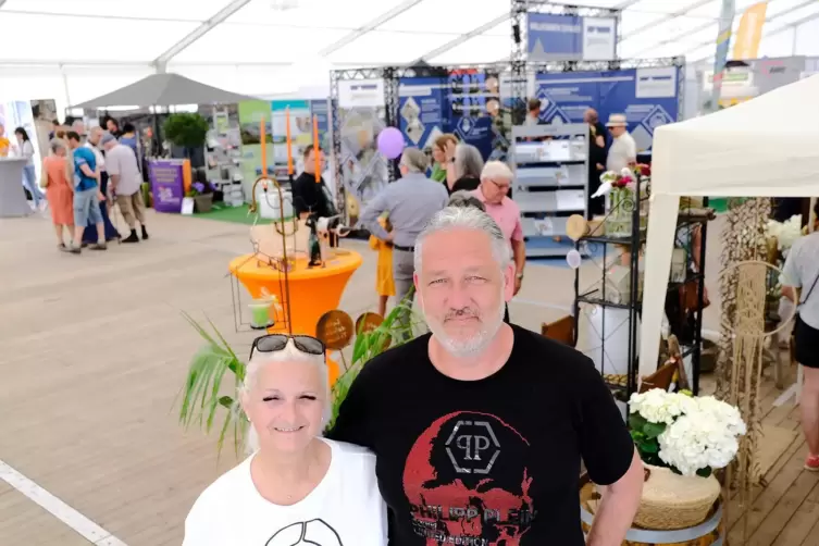 Die beiden Messemacher Rosalia und Michael Conzelmann sind zufrieden.