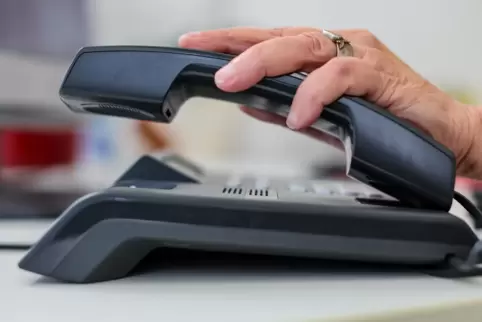 Unbekannten solle auch kein Geld überwiesen werden, warnt die Polizei.
