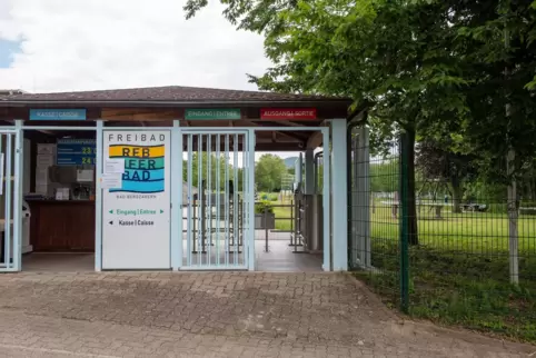 Dieses Jahr werden aufgrund des neuen Schadens deutlich weniger Besucher ins Rebmeerbad gehen. 