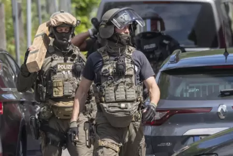 Wieso kommt bei einer Abschiebung nicht die Bundespolizei? Auch diese Frage bleibt unbeantwortet. 