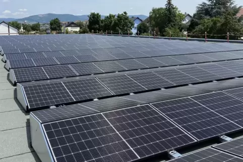 Die Photovoltaikanlage auf dem Hallendach der Bäko Süd-West.