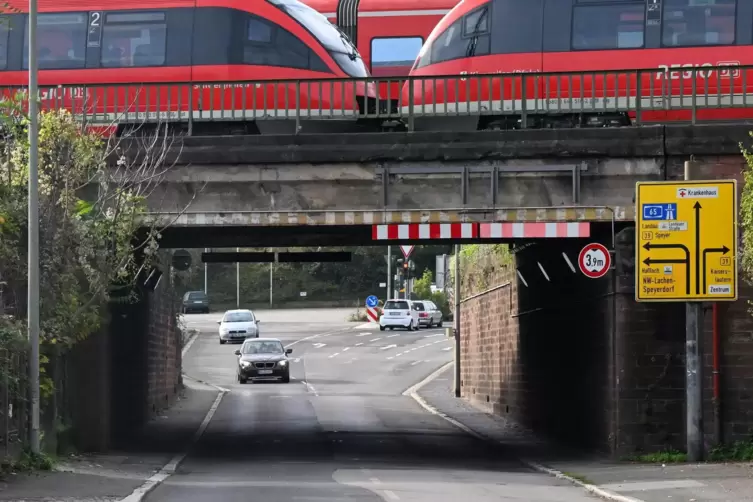 Blick auf den Bahnbereich in der Winzinger Straße.