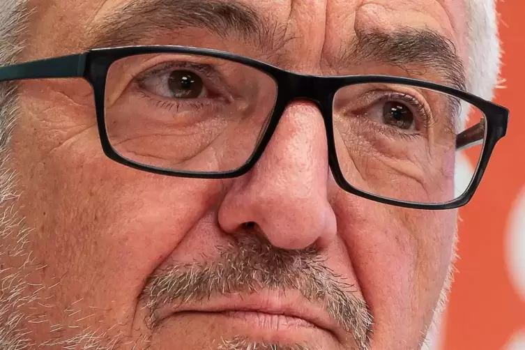 Reicht den SPD-Landesvorsitz an Sabine B&auml;tzing-Lichtenth&auml;ler weiter: Roger Lewentz. 