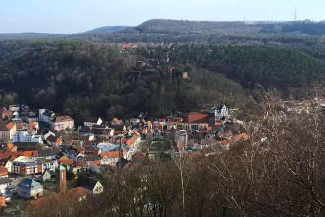 Der Burg-Nanstein-Weg bietet jede Menge schöner Aussichten – wie diese hier vom Bismarckturm aus.