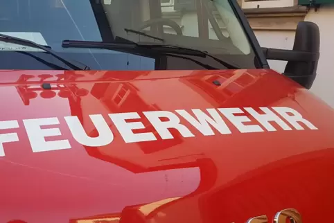 Laut Polizei wurde der Außenspiegel des Feuerwehrautos beschädigt. 