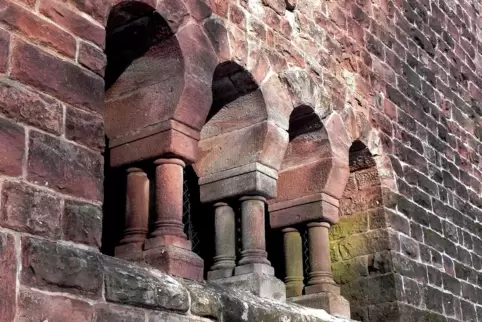 Detail am Bismarckturm in historisierendem Stil.