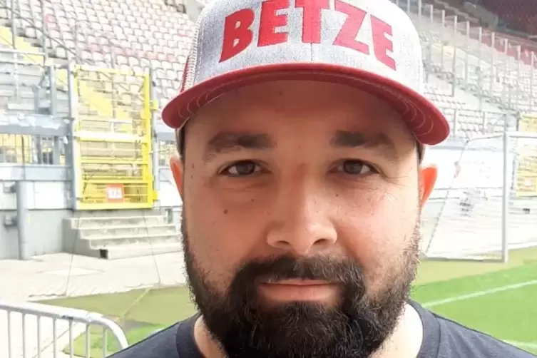 Ali &Ouml;zdemir.