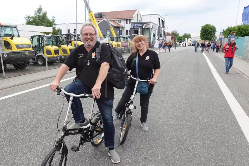 Mit dem Rad unterwegs: das Kamerateam von Eject-TV.