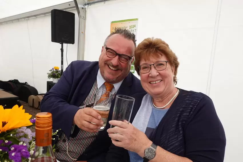 Bester Laune zeigten sich Wirtschafts-Staatssekretär Andy Becht und IHK-Vizepräsidentin Martina Nighswonger .