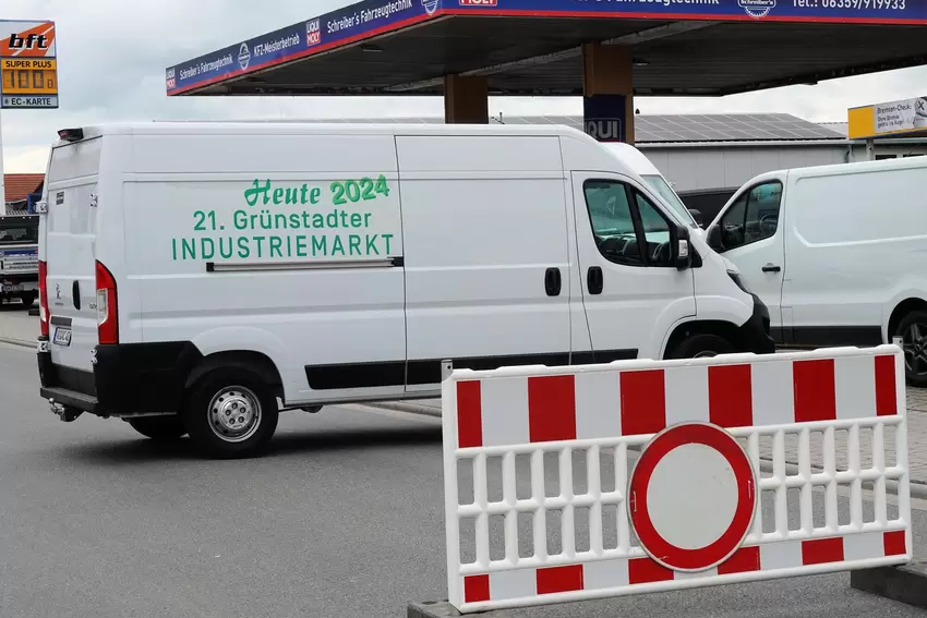 Mit Straßensperrungen wurde das Veranstaltungsgelände abgegrenzt.
