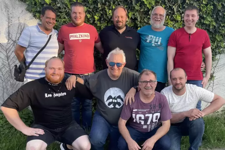 Das M&auml;nnerballett leistet dem jungen Verein Starthilfe. 