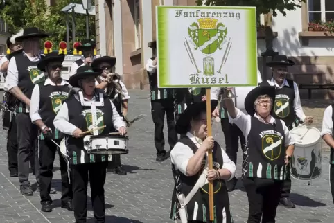 Der Fanfarenzug Kusel hatte im Jahr 2023 einen Auftritt bei der 50-Jahre-Feier der Partnerstadt Toucy im Juli.