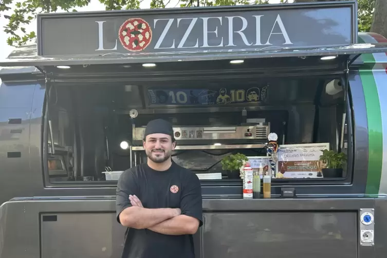 Der Name &bdquo;Lozzeria&ldquo; ist eine Kombination aus dem Wort &bdquo;Pizzeria&ldquo; und dem Namen Lorenzo.