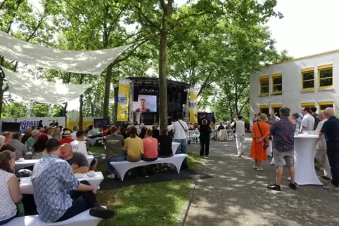 Beim Festakt zu „40 Jahre Offene Kanäle“ in der Turmstraße wurden Filmausschnitte der preisgekrönten Beiträge für den Bürgermedi