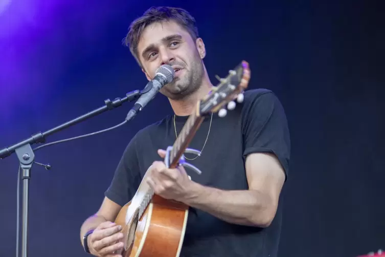 Xavi, eigentlich Xavier Schmid, spielt auch Gitarre.