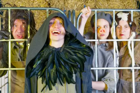 Das Chawwerusch-Theater engagiert sich stark im Jugendtheaterbereich. Hier eine Szene aus Animal Farm. 
