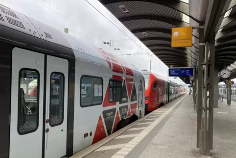 Der Mann im Regionalexpress von Mannheim in Richtung Kaiserslautern wurde von Reisenden als zugedröhnt und hilflos beschrieben. 