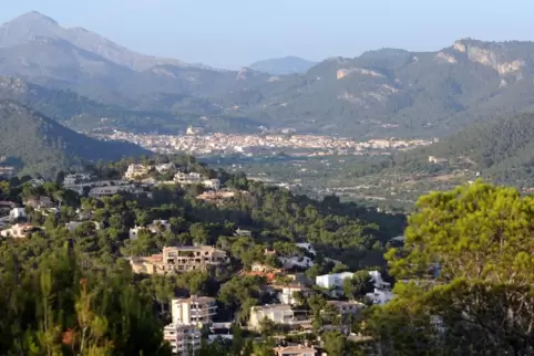 Berge (hier bei Port d Andratx) , Meer, Ballermann – aber auch viel Wein. Das ist Mallorca.