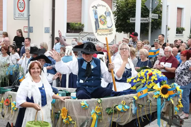 Sollen ihre Traditionen bewahren und pflegen: die Ortsgemeinden, hier ist der Umzug beim Fischerfest in Altrip zu sehen. 