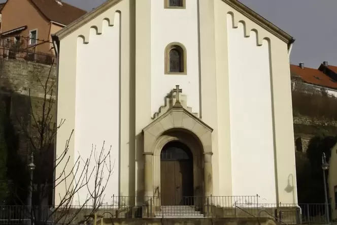 Ort des Vorfalls: die katholische Kirche St. Franz Xaver zu Lauterecken. Dort wurde ein Gläubiger des Hauses verwiesen. Ort des Vorfalls: die katholische Kirche St. Franz Xaver zu Lauterecken. Dort wurde ein Gläubiger des Hauses verwiesen.