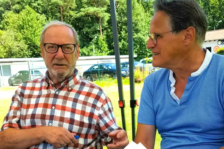 Hermann-Josef Ganser und Edgar Schmitt koordinieren die Eins&auml;tze der Lotto-Elf.
