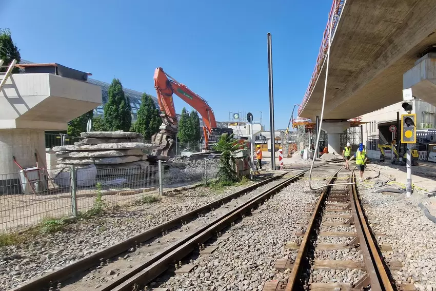 Wegen Problemen auf der Mannheimer Seite wird es noch länger dauern, bis der Berliner Platz von Straßenbahnen wieder angefahren