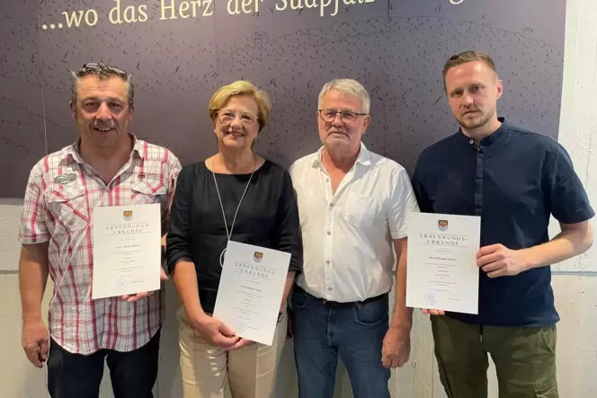 Ortsbürgermeister Paul Gärtner (2.v.r.) mit den Beigeordneten (v.r.) Sebastian Kraus, Martina Kopf und Harald Walter. Ortsbürgermeister Paul Gärtner (2.v.r.) mit den Beigeordneten (v.r.) Sebastian Kraus, Martina Kopf und Harald Walter.