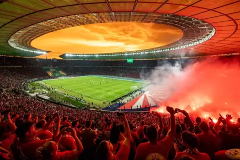 300 pyrotechnische Gegenstände zündeten die FCK-Fans. Nun steht die Strafe des DFB fest. 