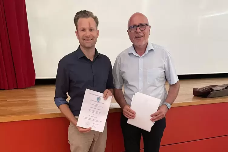 B&uuml;rgermeister Volker Po&szlig; mit dem Zweiten Beigeordneten Martin Oswald (FWG).