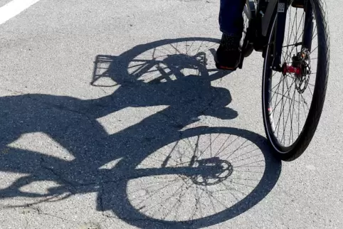 Der Pedelec-Fahrer hat das Auto übersehen (Symbolfoto).