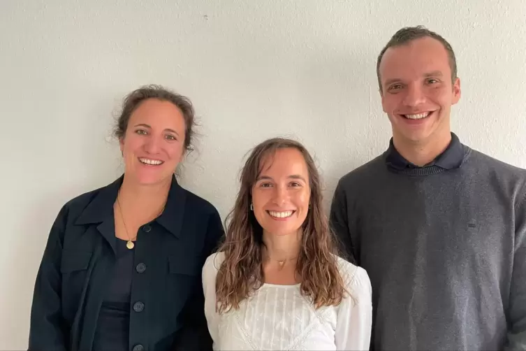 Das Team f&uuml;r Gesundheitsf&ouml;rderung und Berichterstattung: (von links) Jo&euml;lle Bals, Valerie Junghans und Philipp Jaehn. 