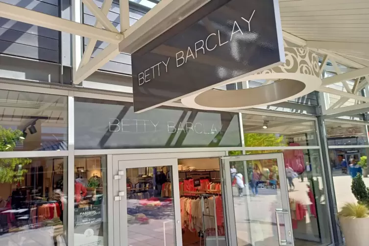 Stein des Ansto&szlig;es: Der Betty-Barclay-Shop im Zweibr&uuml;cker Outlet.