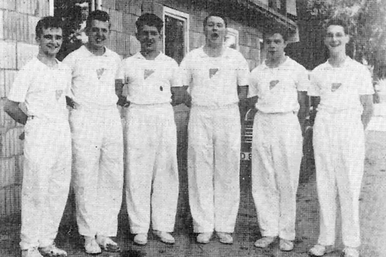 Als noch in langen Hosen gekegelt wurde: das Vize-Landesmeisterteam des SKK Hau Ruck (sp&auml;ter KSC) Pirmasens 1957/58.
